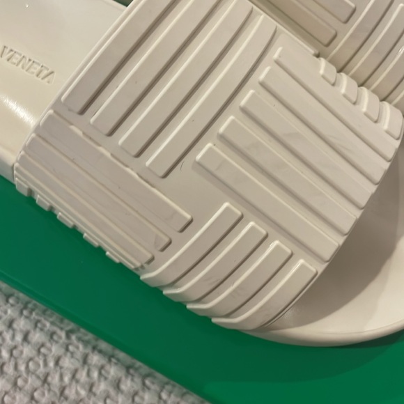 Bottega Veneta pool slides - Picture 3 of 5